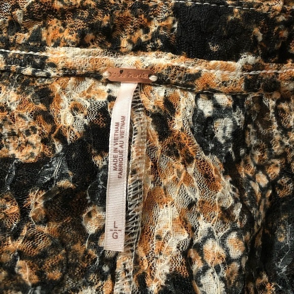 NWT FREE PEOPLE Out For The Night Blouse in Snake Combo Size L - Picture 12 of 15